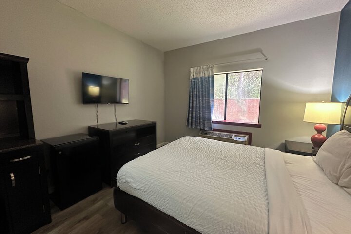 Room 13 of 33