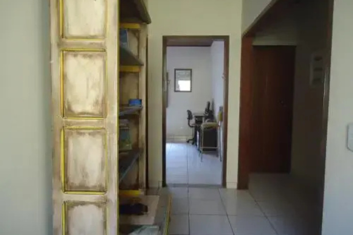 Room 8 of 10