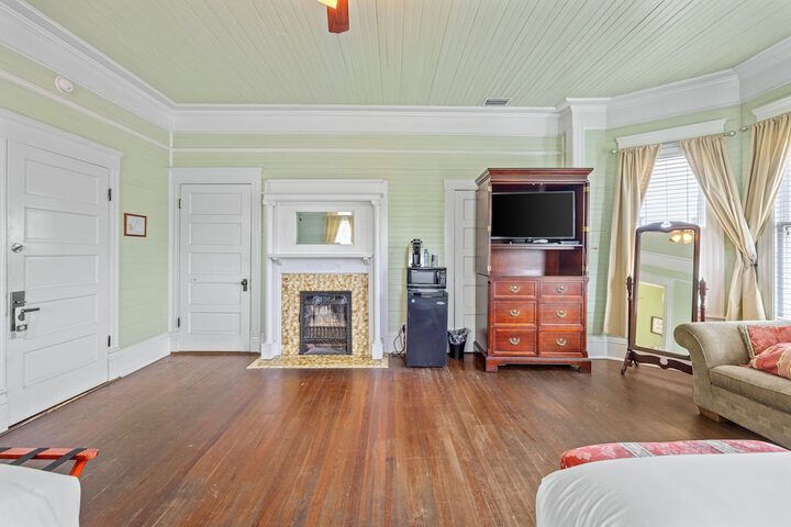 2 Double Beds (4 of 8)