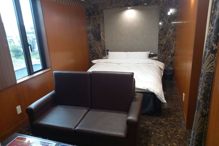 Room 11 of 51