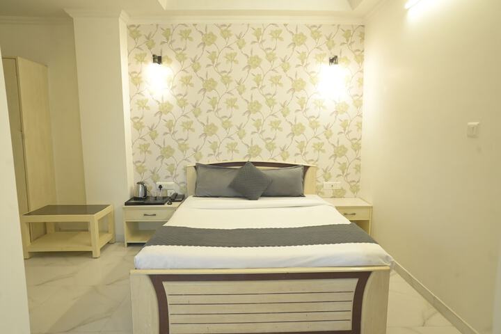 Room 5 of 19