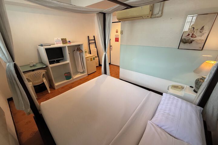Room 26 of 65