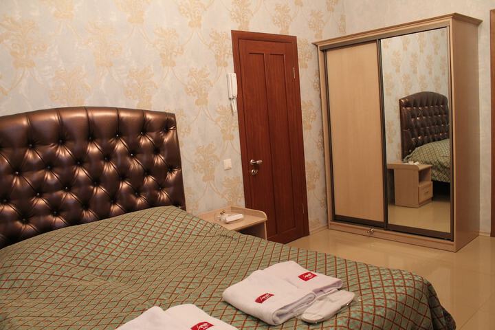 Room 10 of 33
