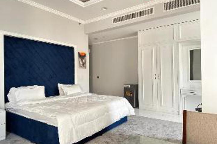 Room 6 of 36