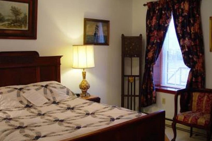 Room 4 of 27