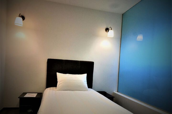 Room 6 of 46