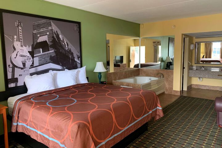 1 King Bed (9 of 10)