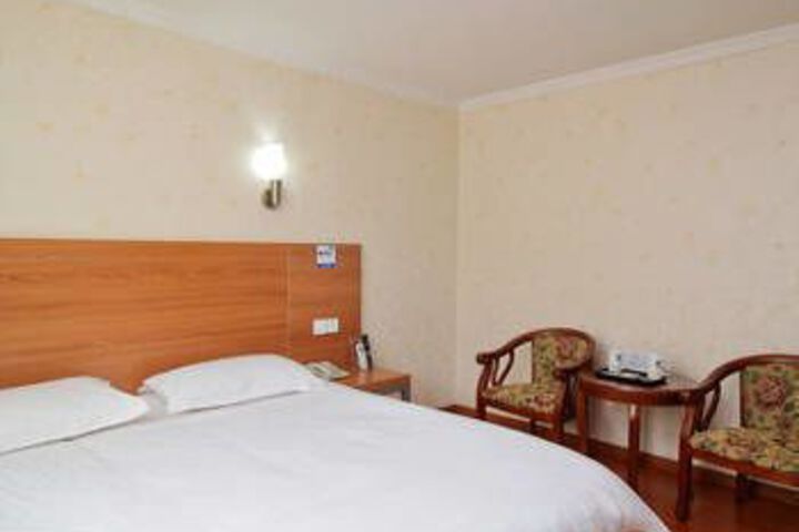 Room 8 of 12