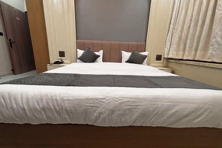 Room 15 of 28