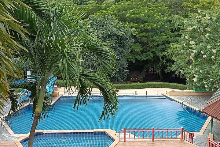 Pools & Facilities