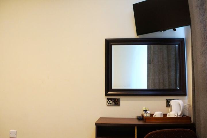 Room 38 of 162