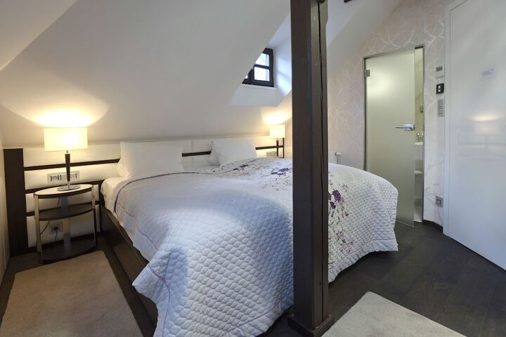 Room 10 of 78