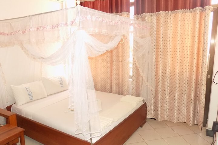 Room 18 of 25