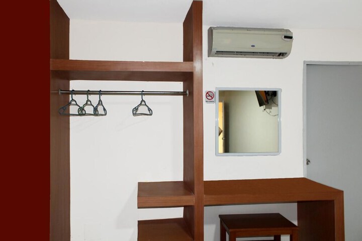 Room 5 of 9