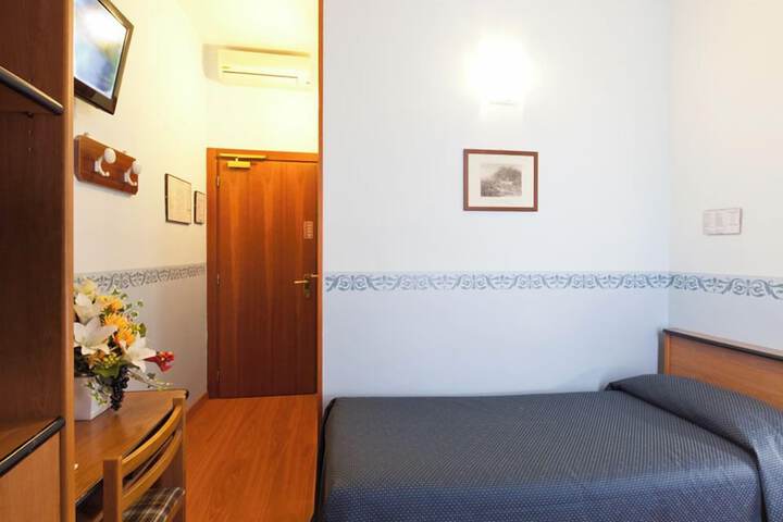 Room 25 of 67