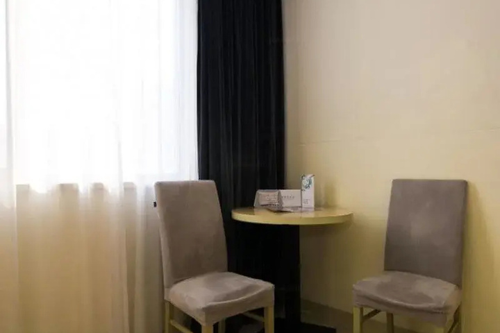 Room 2 of 11