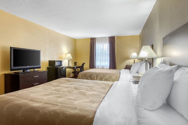 2 Double Beds (6 of 8)