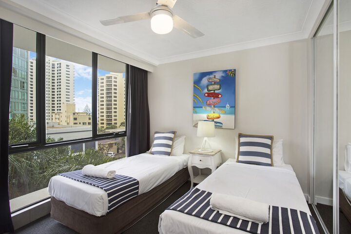 Room 4 of 240