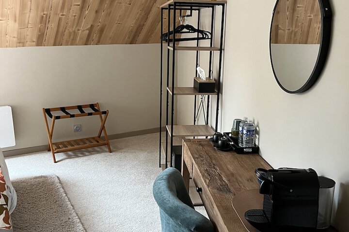 Room 12 of 27