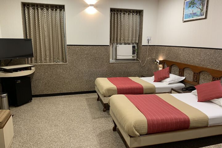 Room 28 of 68