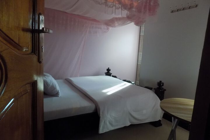 Room 9 of 24