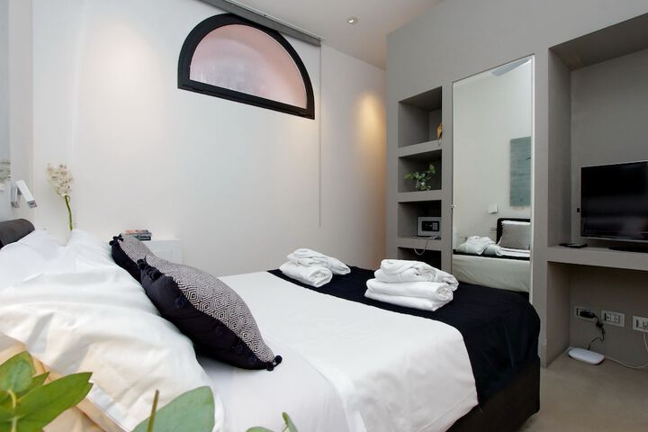 Room 7 of 33
