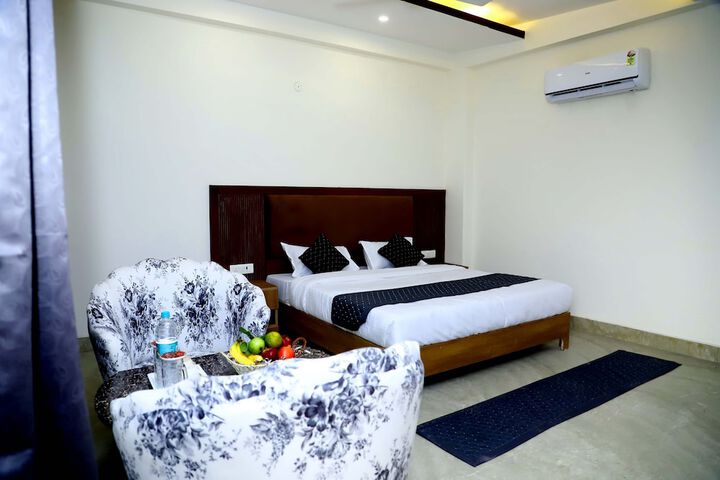 Room 13 of 25