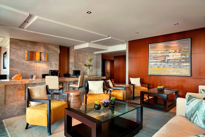 Lounge 45 of 65