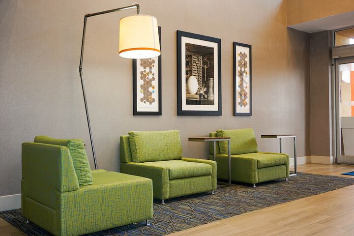 Lobby lounge