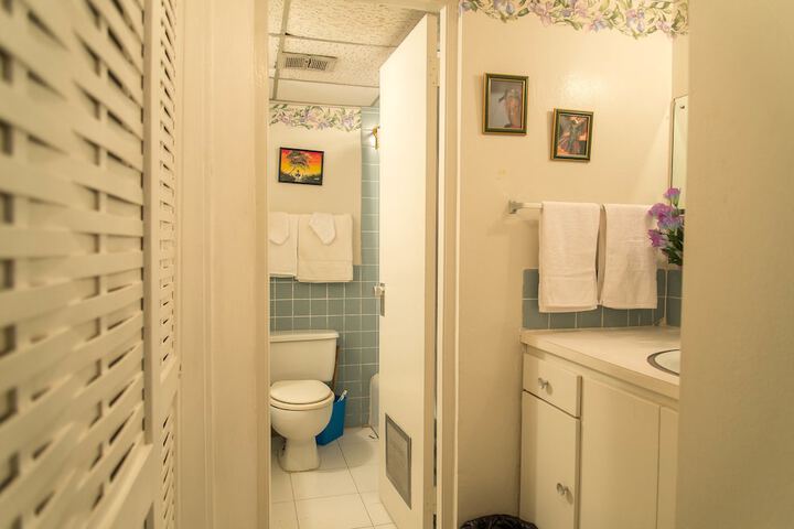 Room 11 of 18
