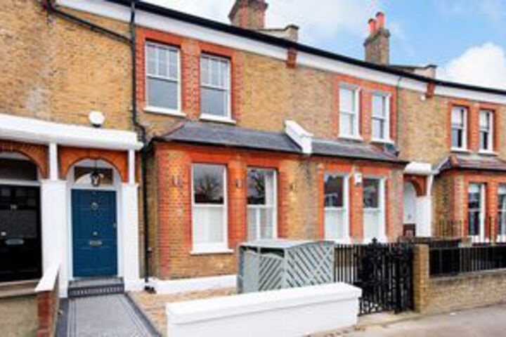 Stylish 5BR Family Home Near Clapham