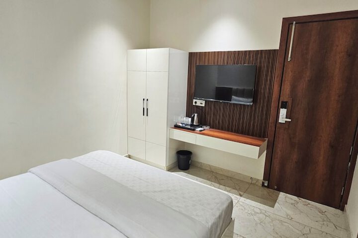 Room 8 of 35