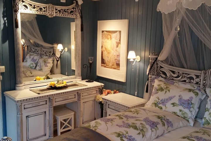 Room 4 of 55
