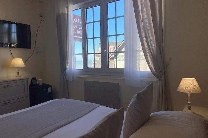 Room 32 of 48