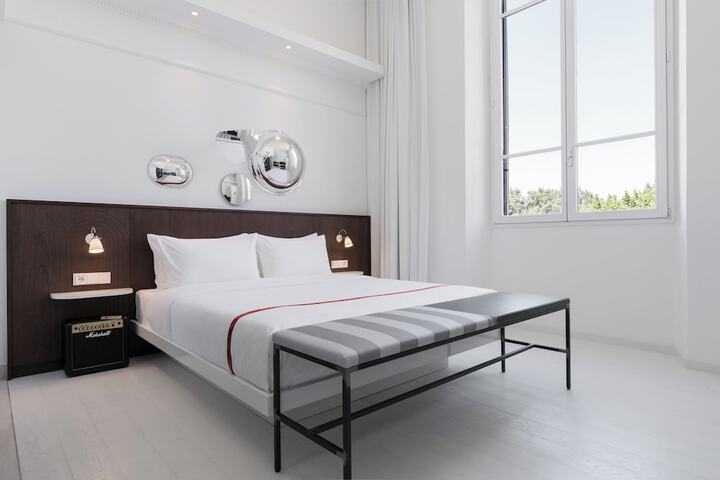 Room 25 of 62