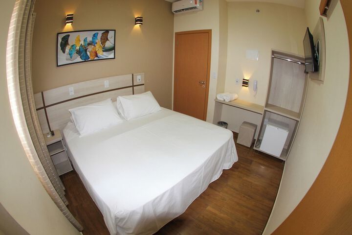 Room 28 of 77