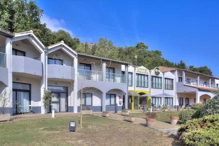B & B HOTEL Villeneuve-Loubet Village