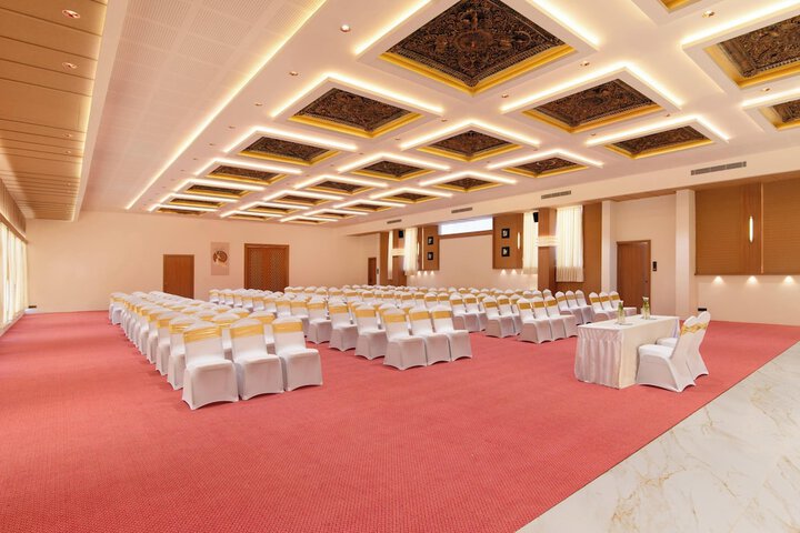 Ballroom/Hall 58 of 72
