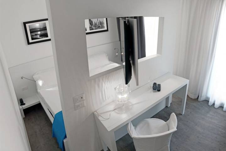 Room 33 of 92