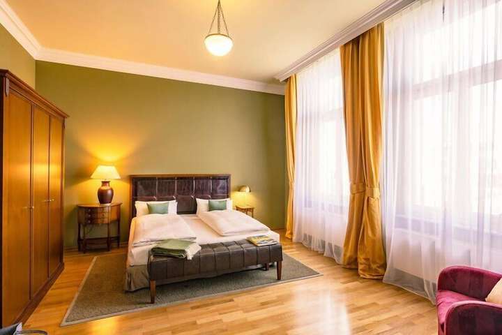 Room 34 of 164