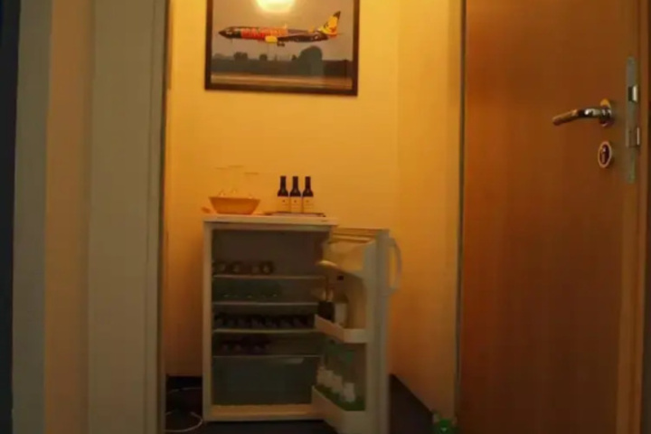 Room 12 of 24