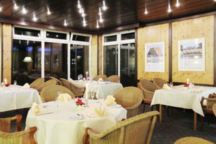 Dining 65 of 72
