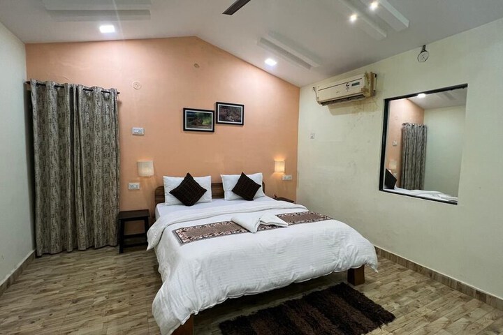 Room 12 of 25