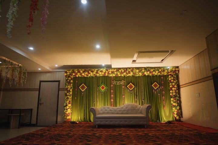 Ballroom/Hall 44 of 52