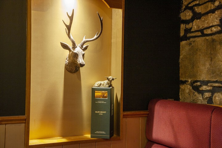 Lounge 66 of 77