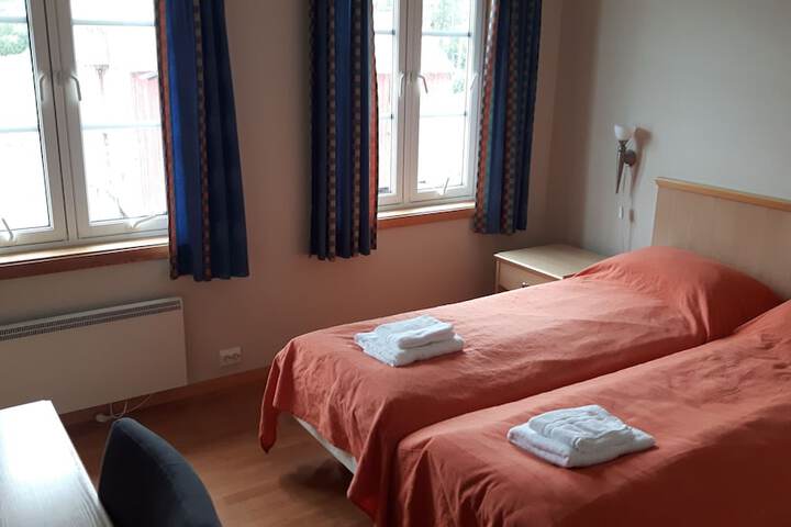 Room 6 of 13