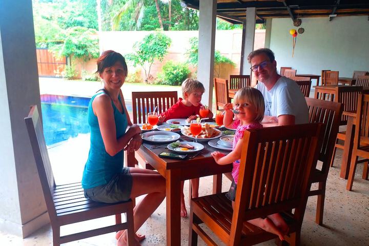 Dining 32 of 65
