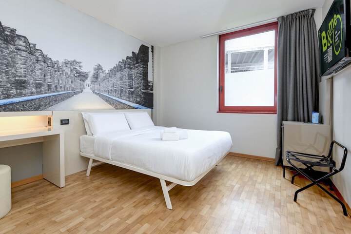 Room 18 of 39