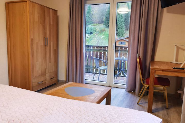 Room 6 of 37