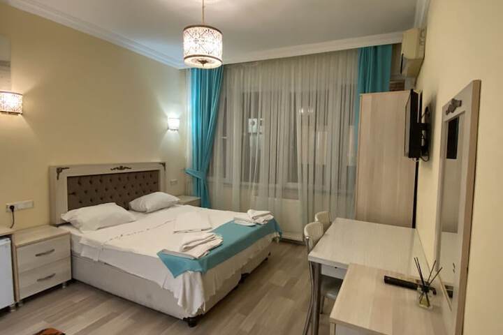 Room 4 of 104